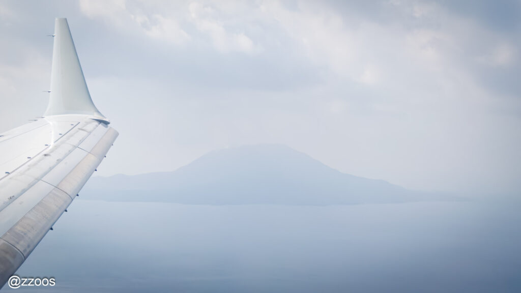 上空から見える桜島のシルエット