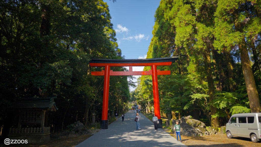 大きな赤い鳥居