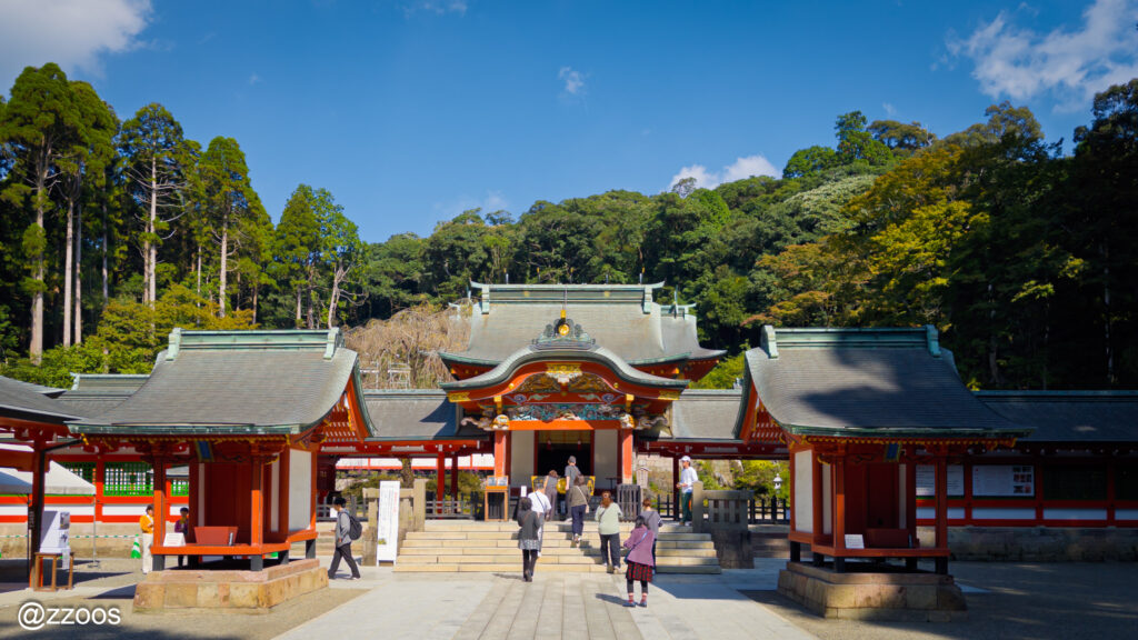 霧島神宮本殿の正面