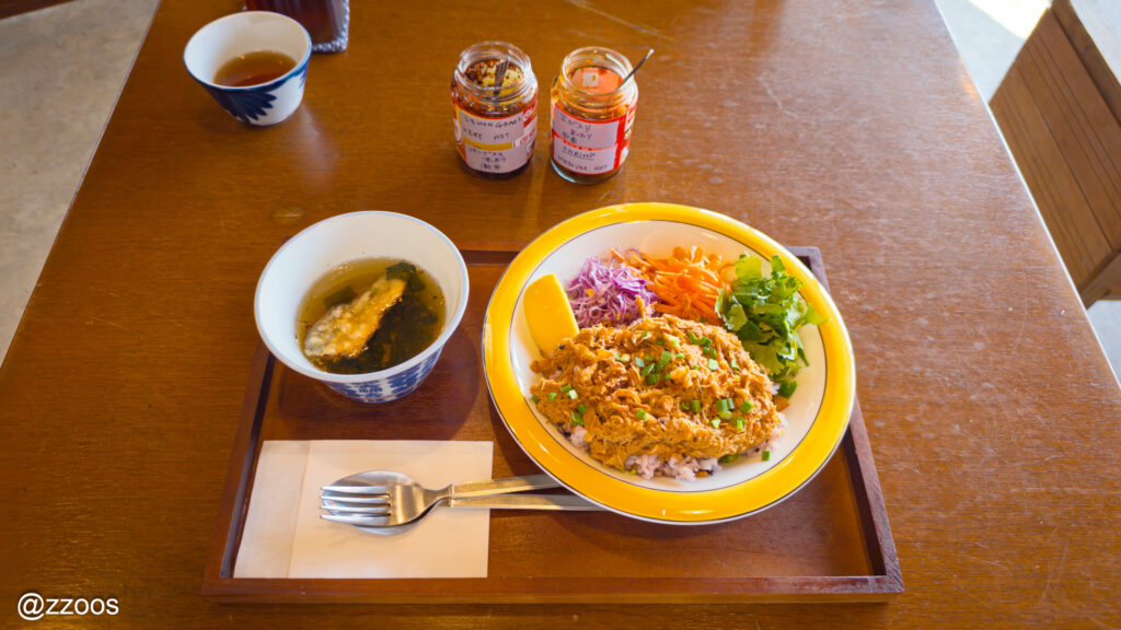 東南アジア風の雰囲気を感じるランチプレート