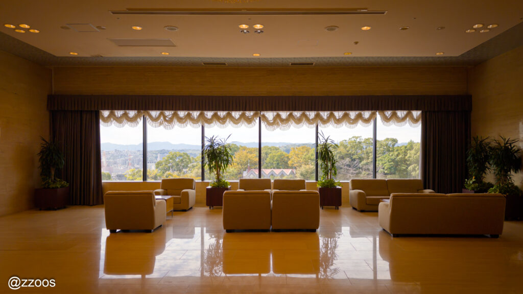 ホテルの西側ホール