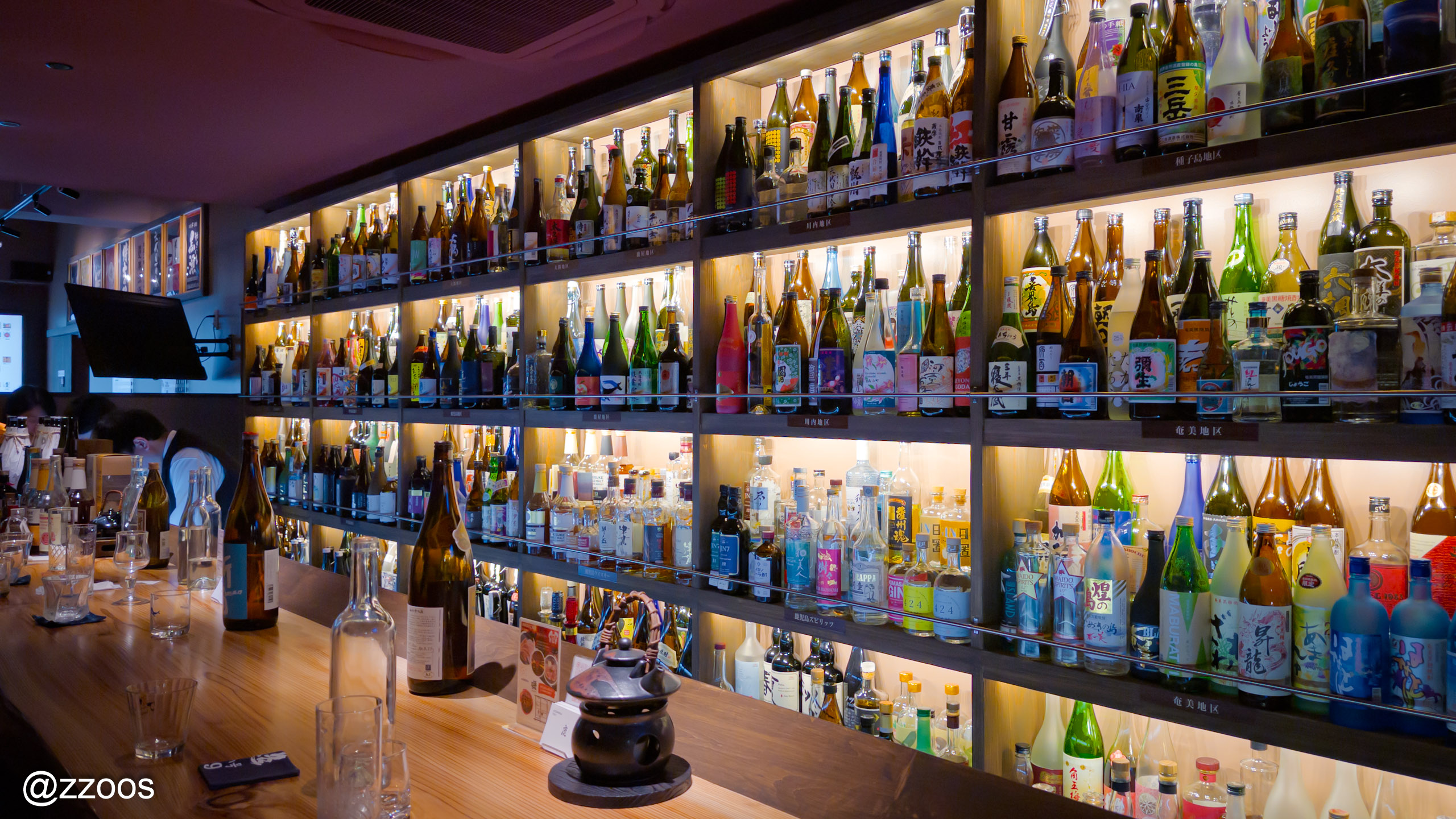 外国人も訪れる焼酎バー