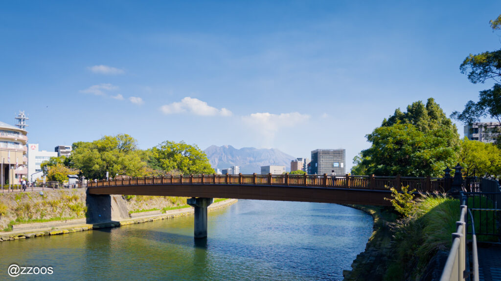 鹿児島に架かる南洲橋の風景