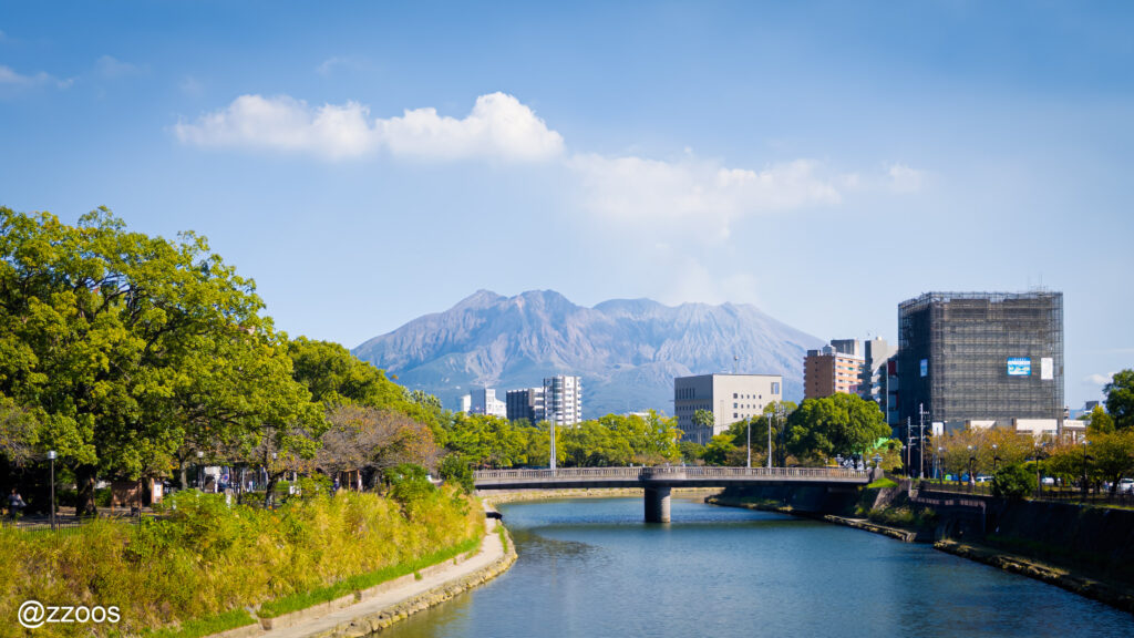 南洲橋から望む桜島の姿