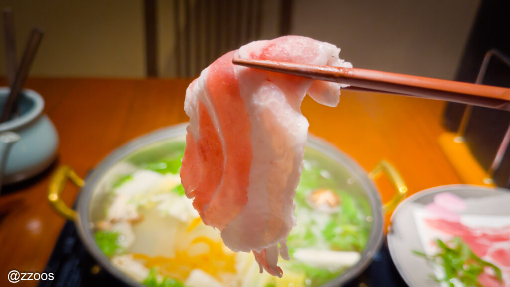 黒豚しゃぶしゃぶの一切れ