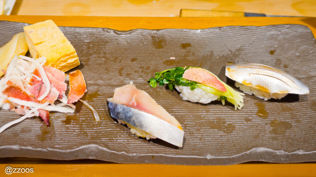 サバやコハダなど、締めに近いネタのスシ。