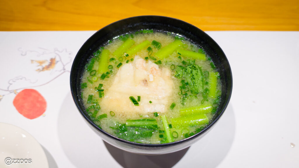 鯛を煮込んだ出汁が効いた、締めの味噌汁。