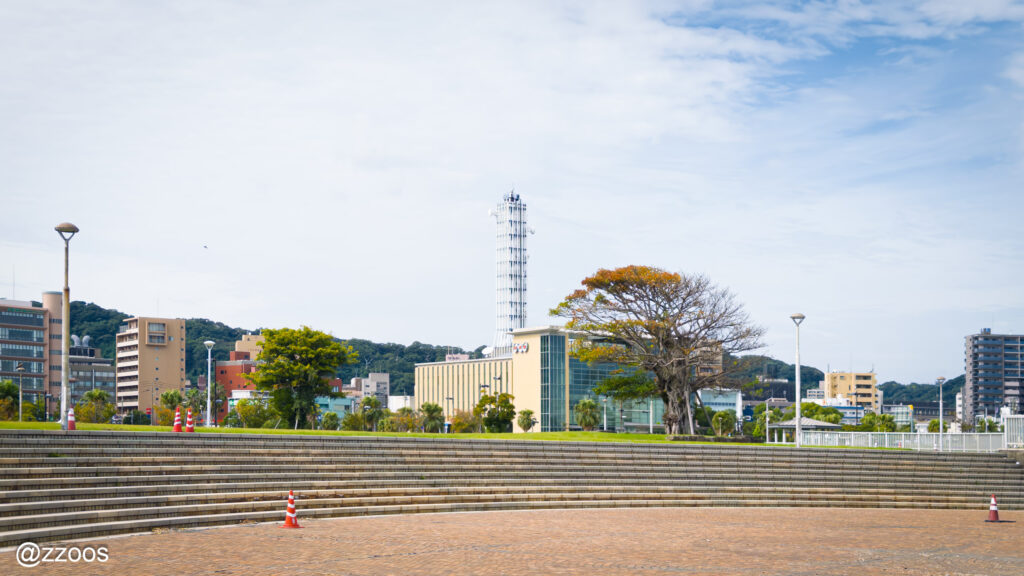 ウォーターフロントパークから見たNHKの建物。
