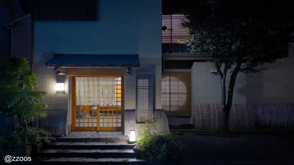 日本の伝統的な佇まいを感じさせる、鹿児島の郷土料理店「山映」の入口外観