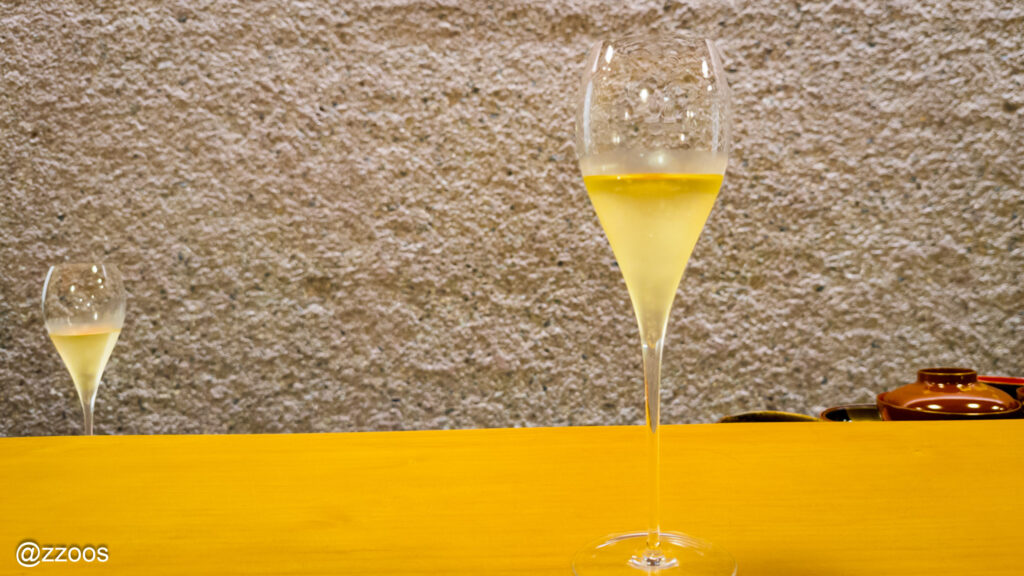 誕生日のお祝いとして提供されたシャンパンの一杯