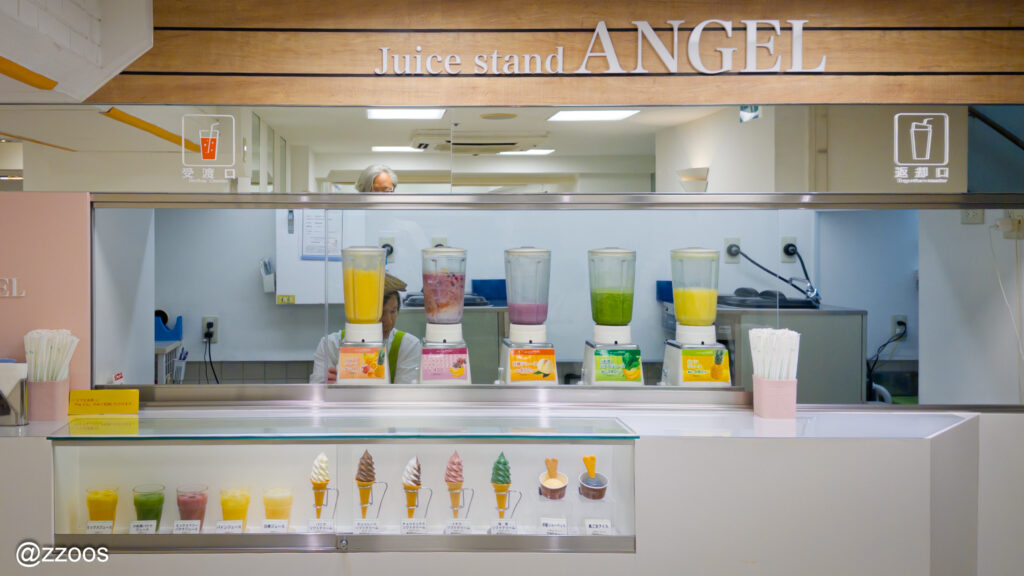 山形屋デパート地下1階にある老舗ジューススタンド「エンゼル」