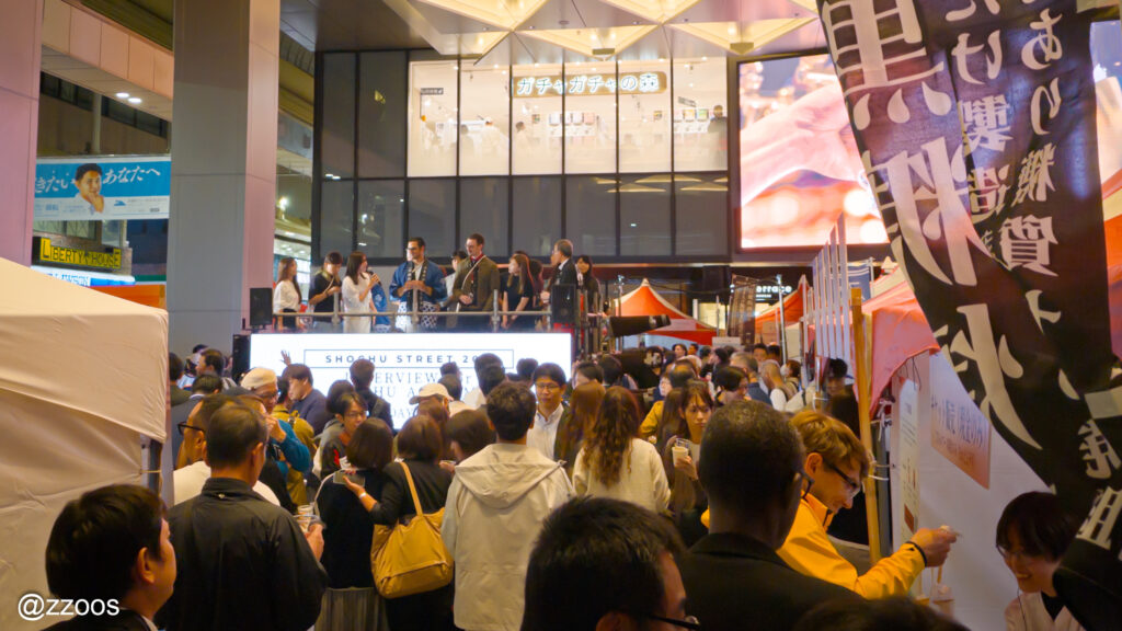 焼酎ストリート会場中央のステージで行われているイベントの様子