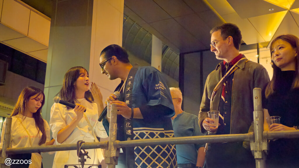 焼酎ストリートで焼酎愛について語る外国人来場者へのインタビュー