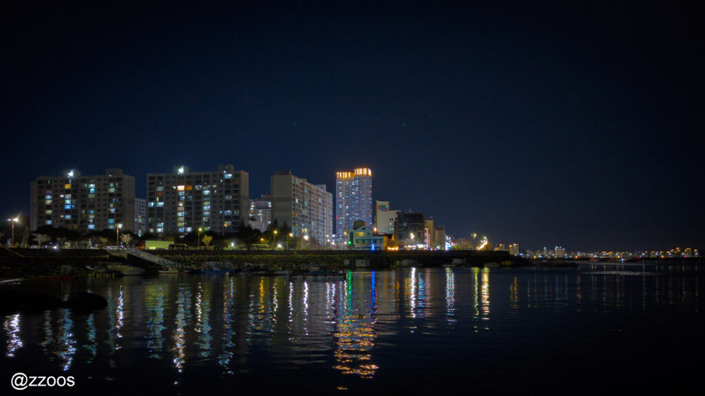 ガッパウィから見た平和広場の夜景