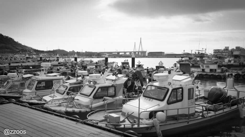 北港に停泊する漁船