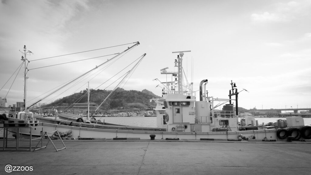 北港に停泊する船