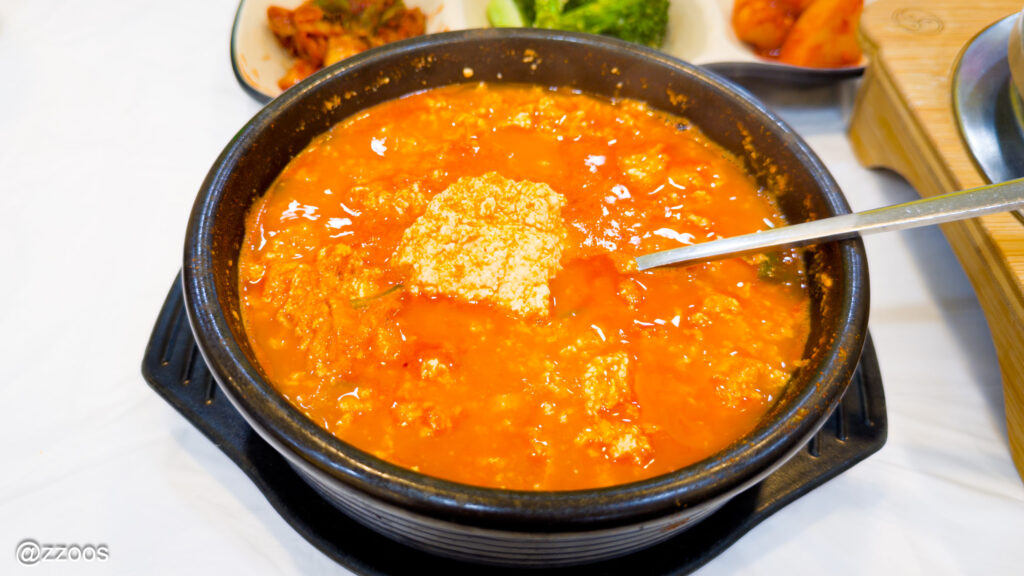 モクポの食堂で出されたスンドゥブチゲ