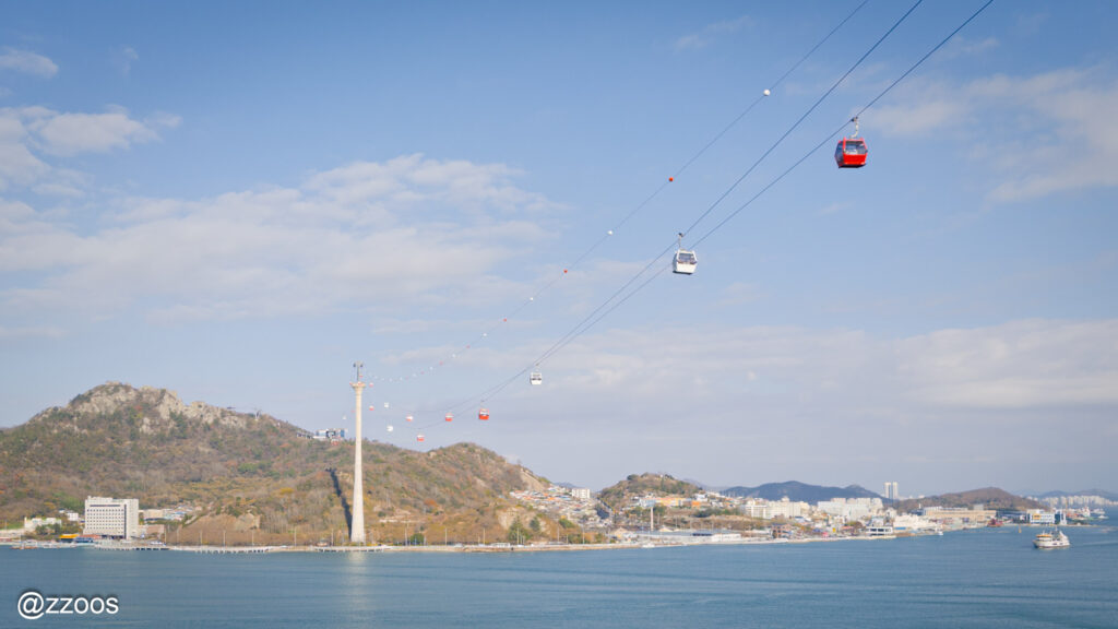 海の上を渡るモクポ海上ケーブルカー
