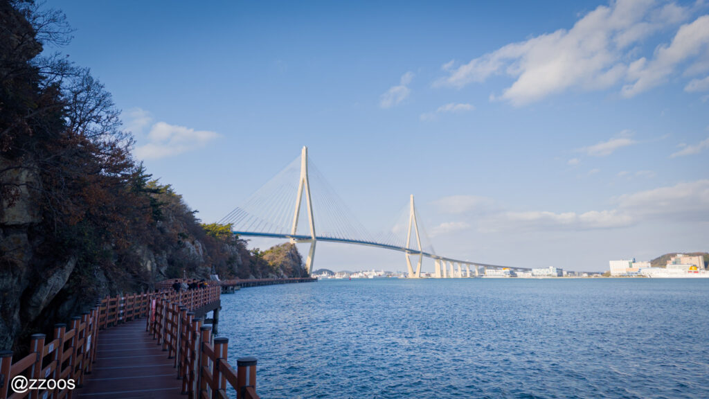 Coastal walking deck on Goha Island