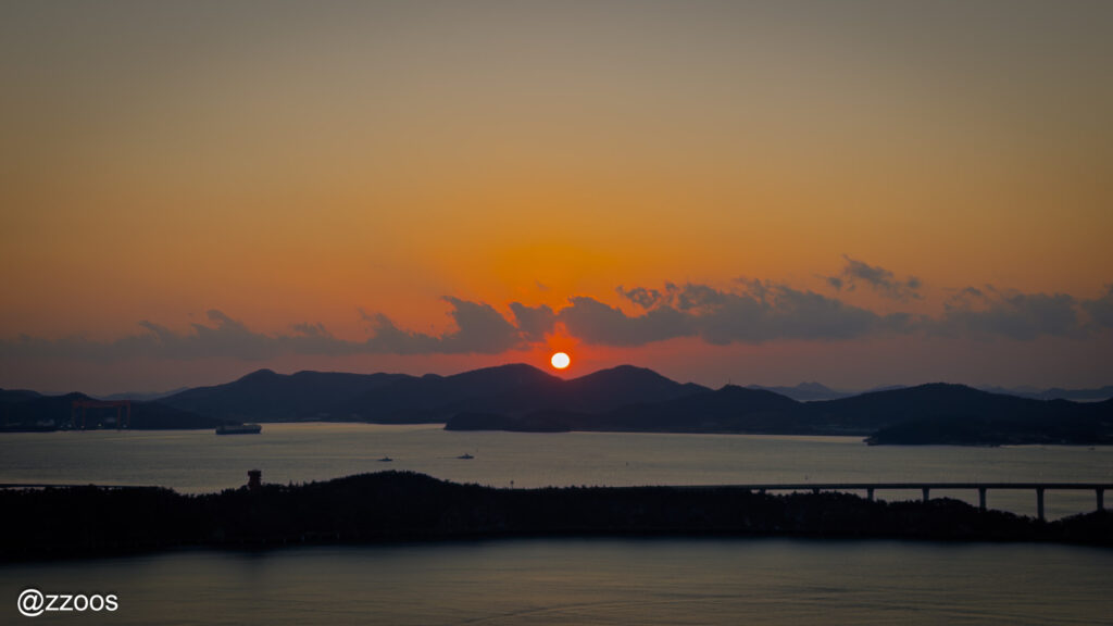 ゴハドの向こうに沈む夕日