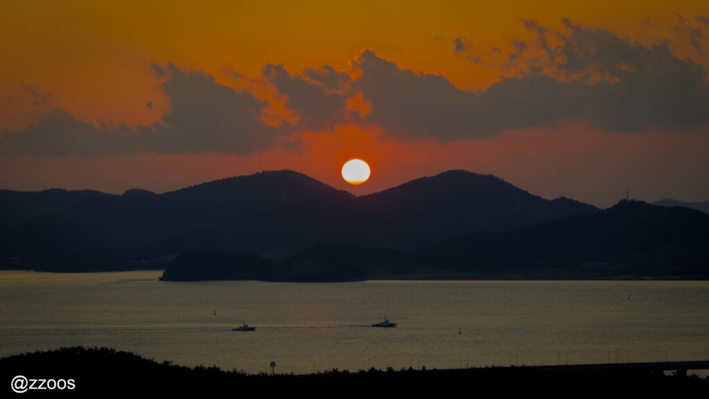 ゴハドの向こうに沈む夕日
