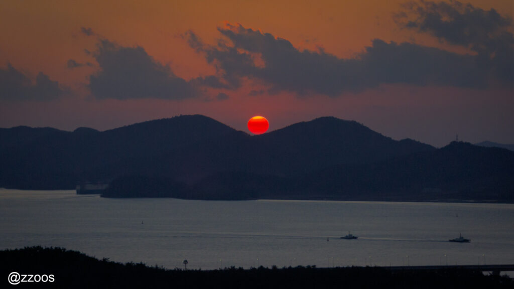 ゴハドの向こうに沈む夕日