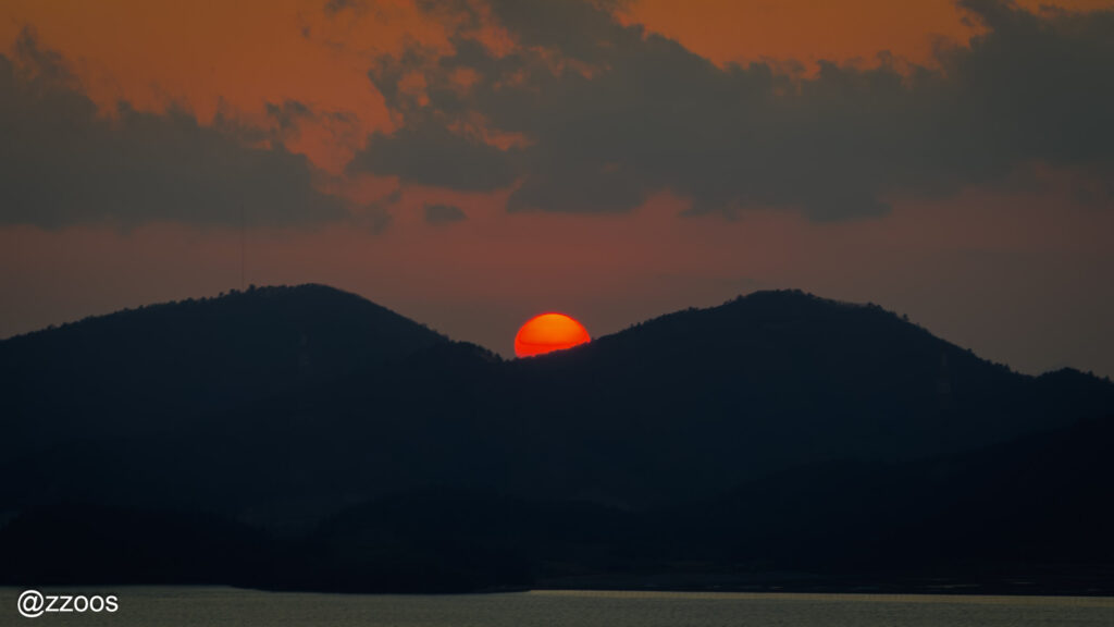 ゴハドの向こうに沈む夕日