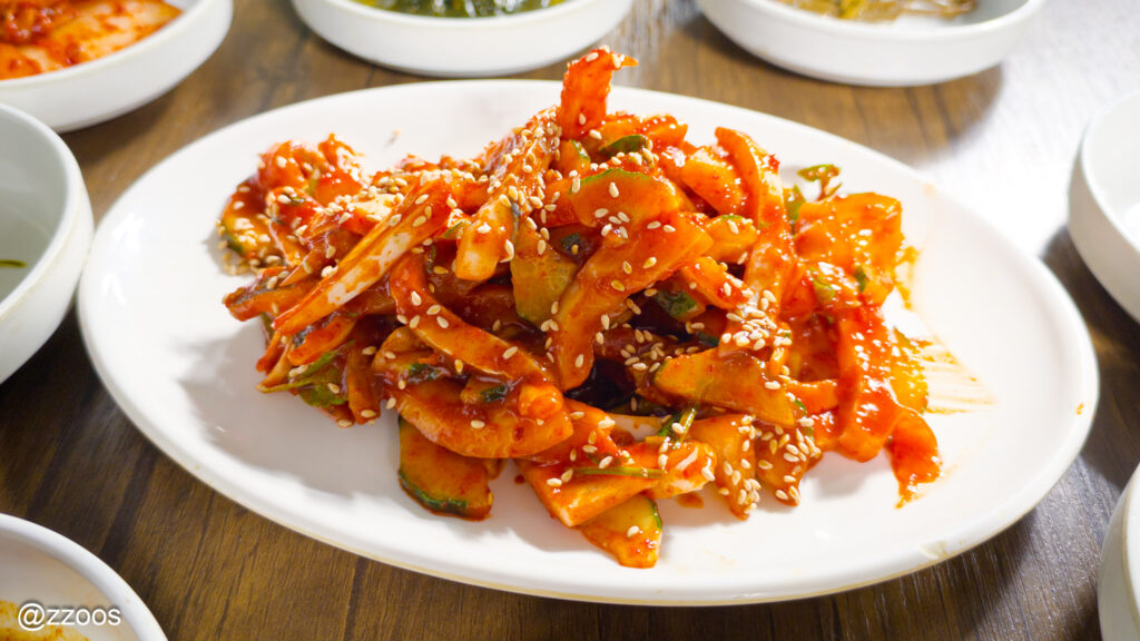 ジュンチ和え（刺身和え）のアップ