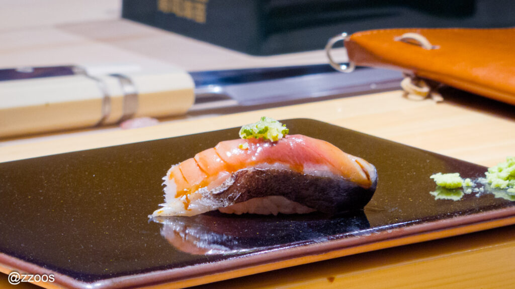 サバの炙りスシ