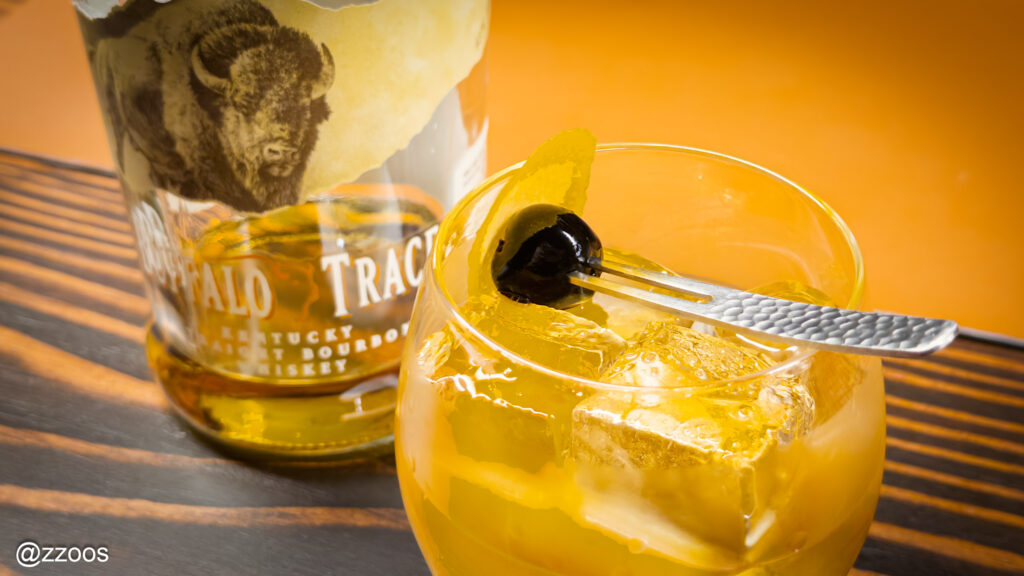 チェリーを添えたオールドファッションド