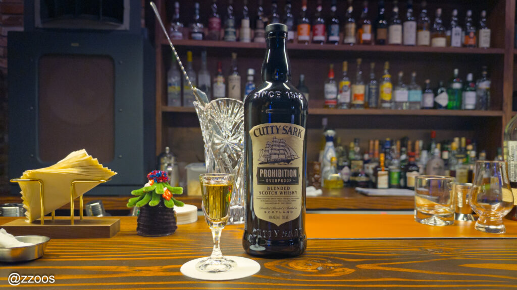  ウイスキーのボトルとグラス