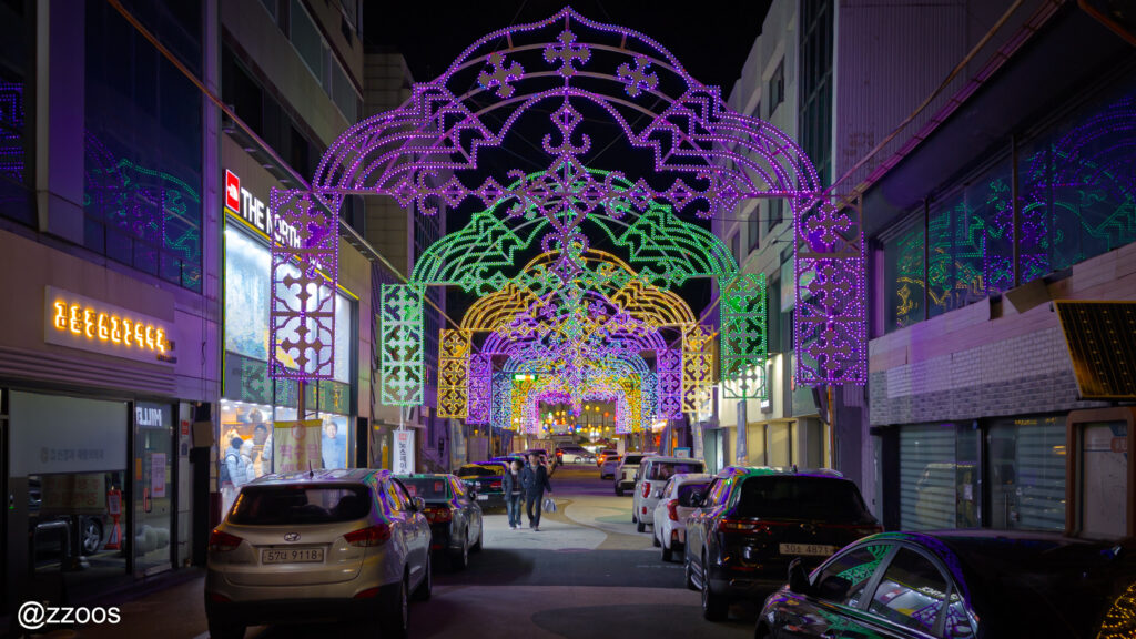 旧市街商店街の華やかな夜景