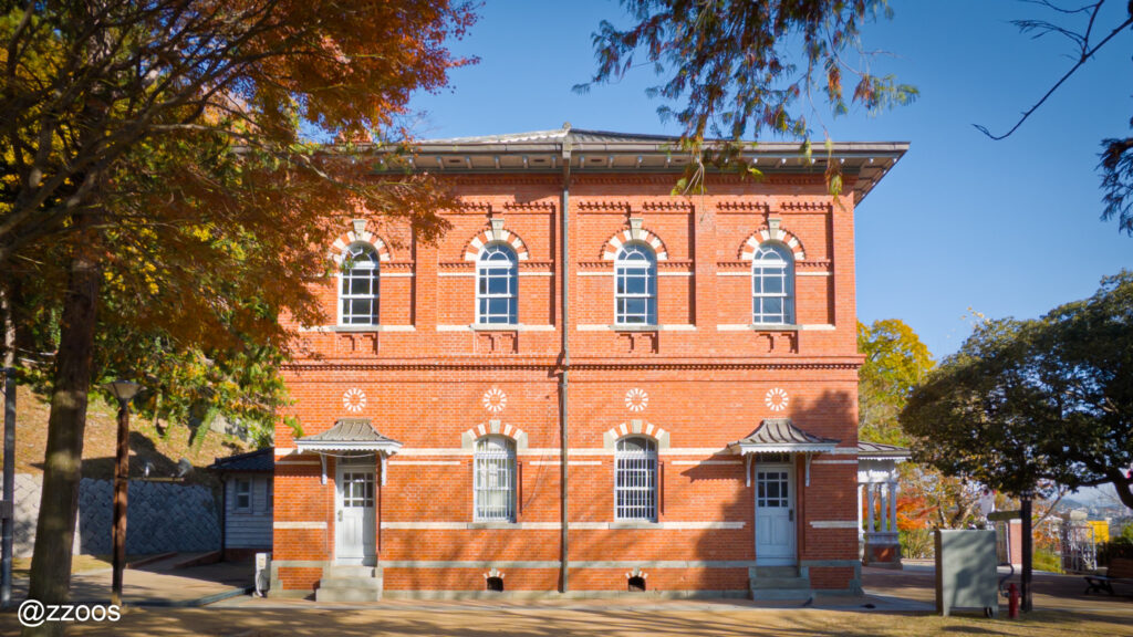 赤レンガ建物の側面