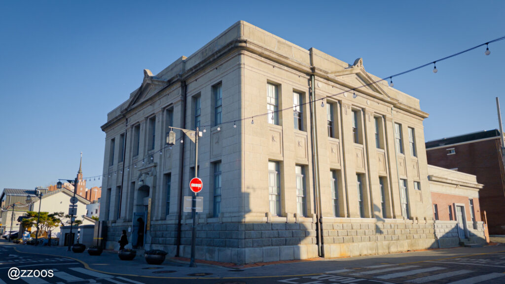 石造りの博物館建物