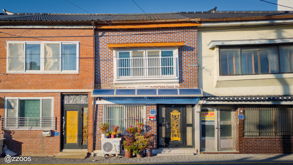 古い建物の正面