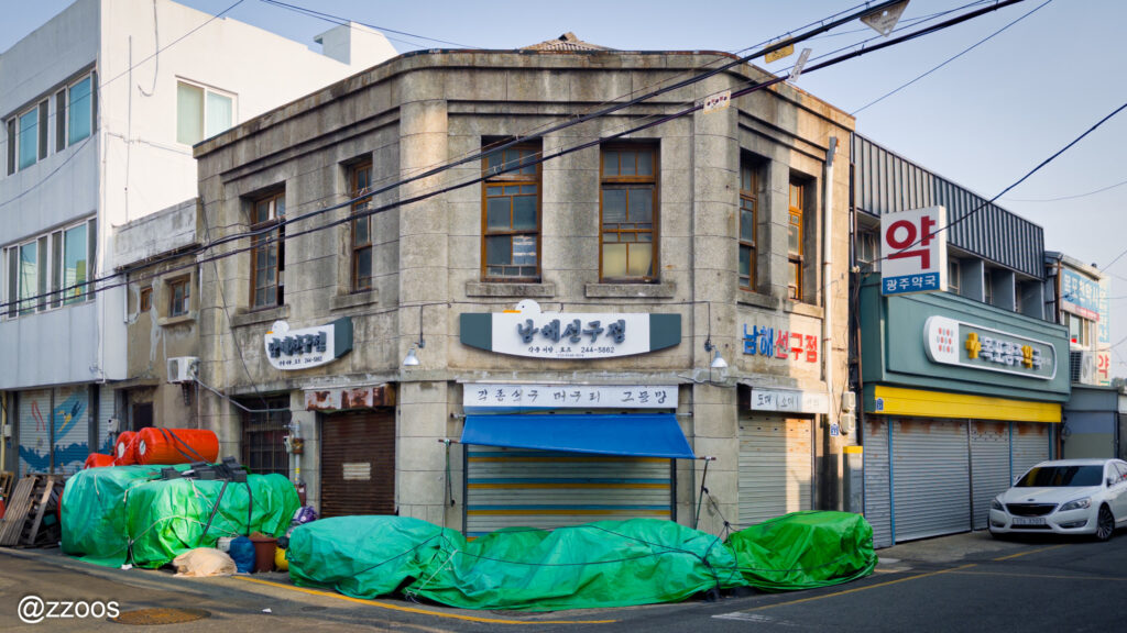 木浦旧市街の古い建物の風景