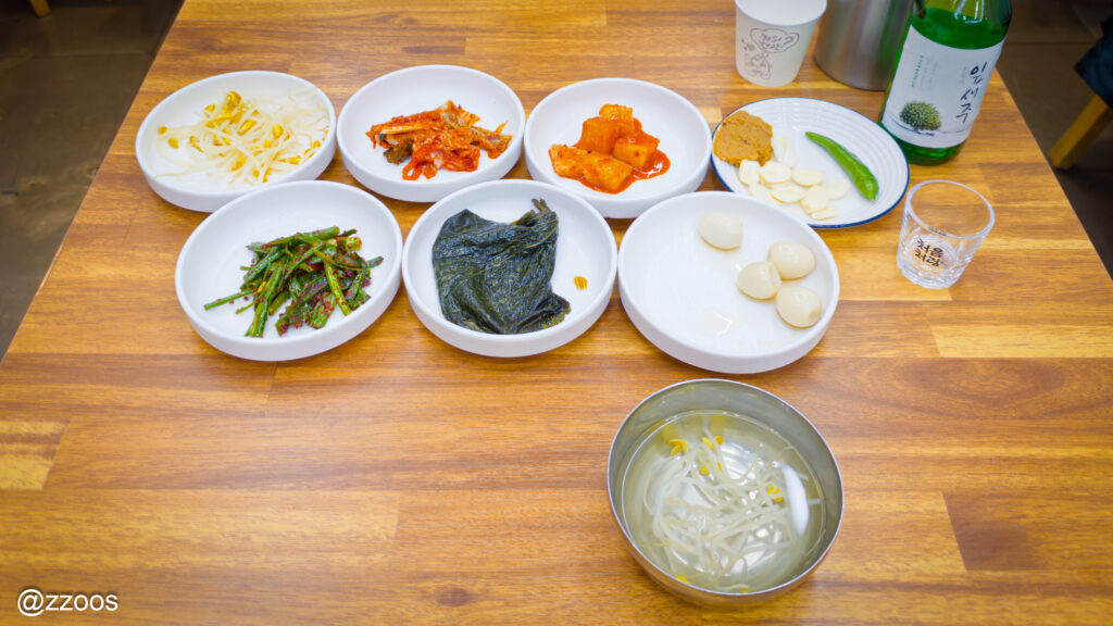 ソンシクタンのトッカルビ定食の膳。トッカルビを除いた状態