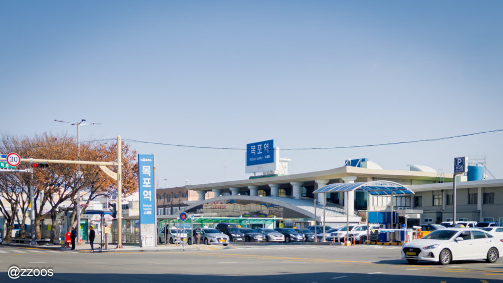 木浦駅前の通り