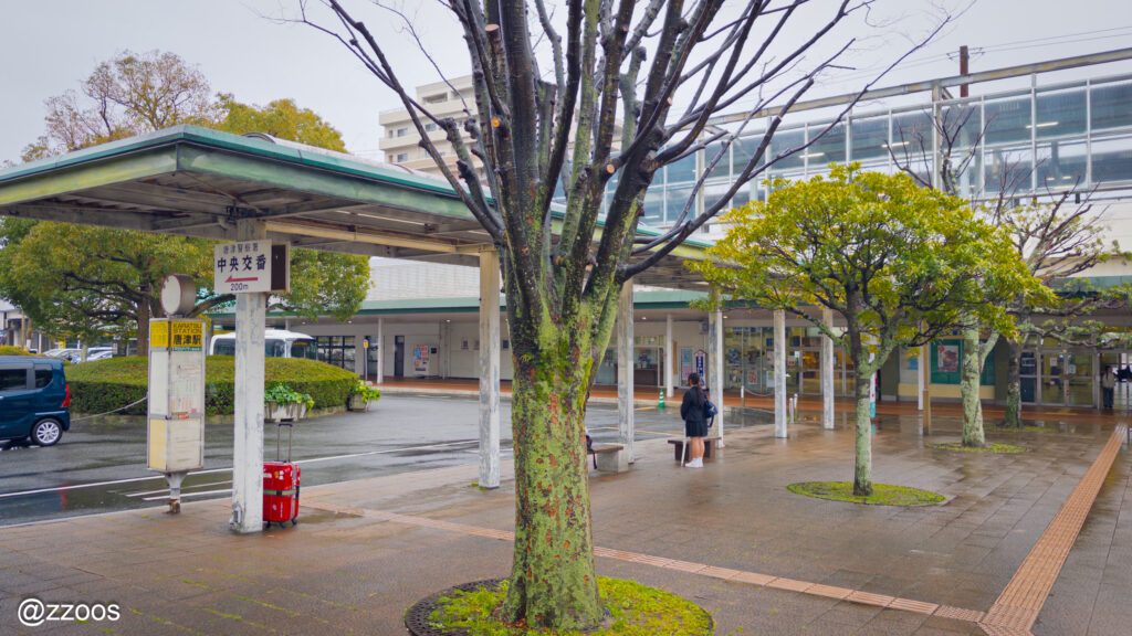 The bus stop in front of Karatsu Station