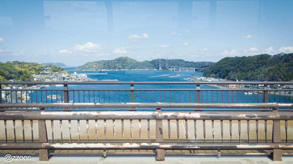 名護屋大橋を渡っていく風景