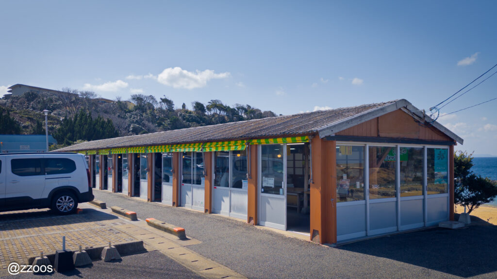 波戸岬でサザエのつぼ焼きを売っている建物