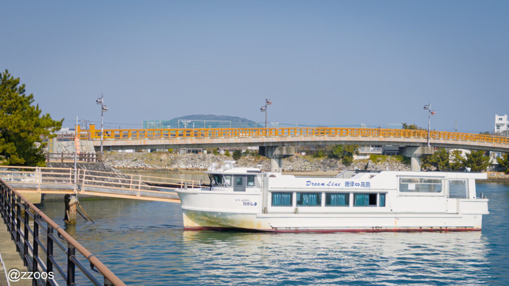 高島を往復する定期船のりば。