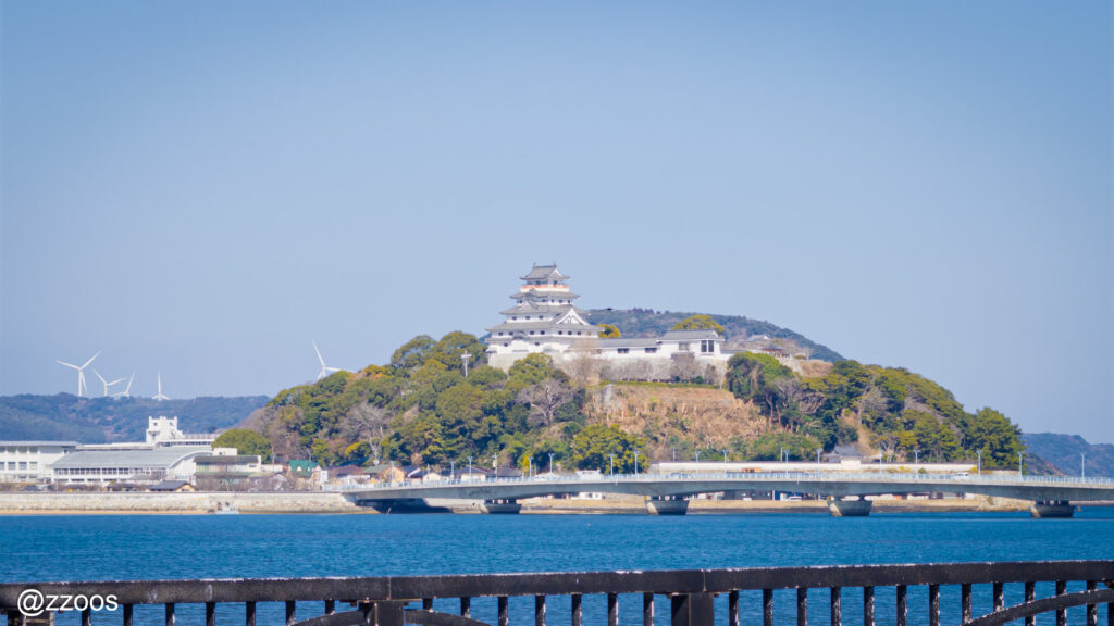 松浦橋から見た唐津城。