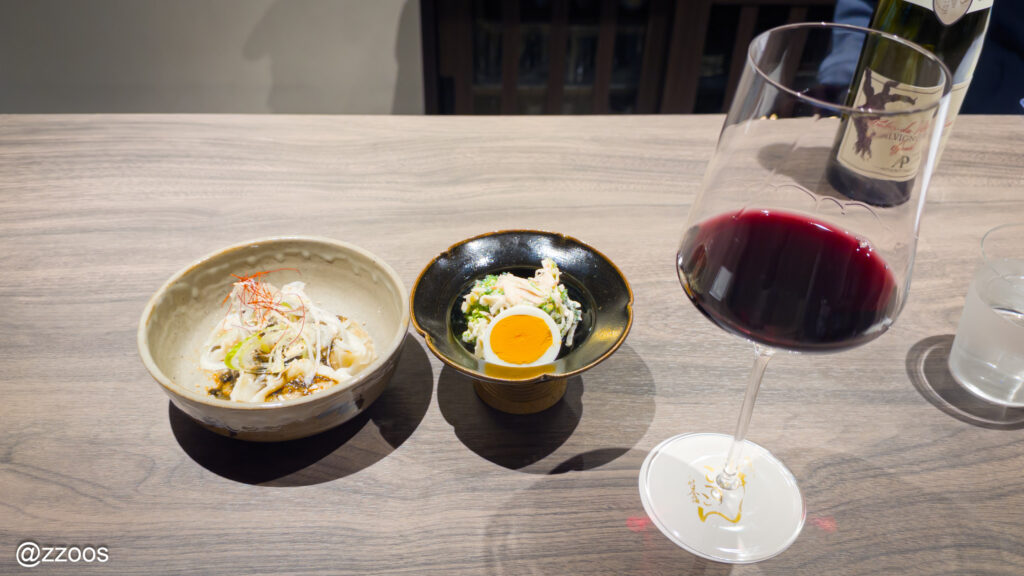 唐津ぎょうざとお通し。そして赤ワイン一杯