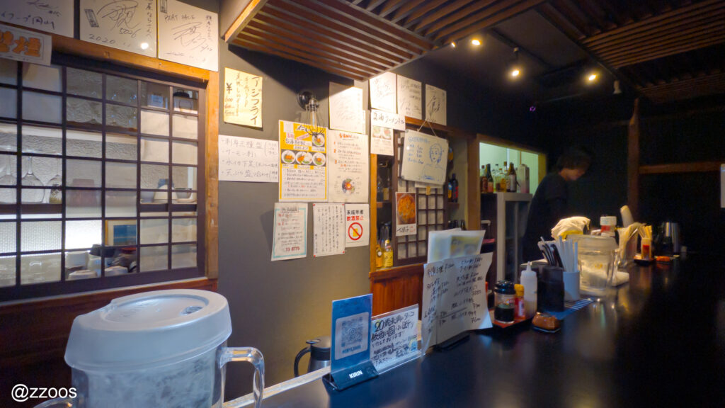 麺屋ならのカウンター席