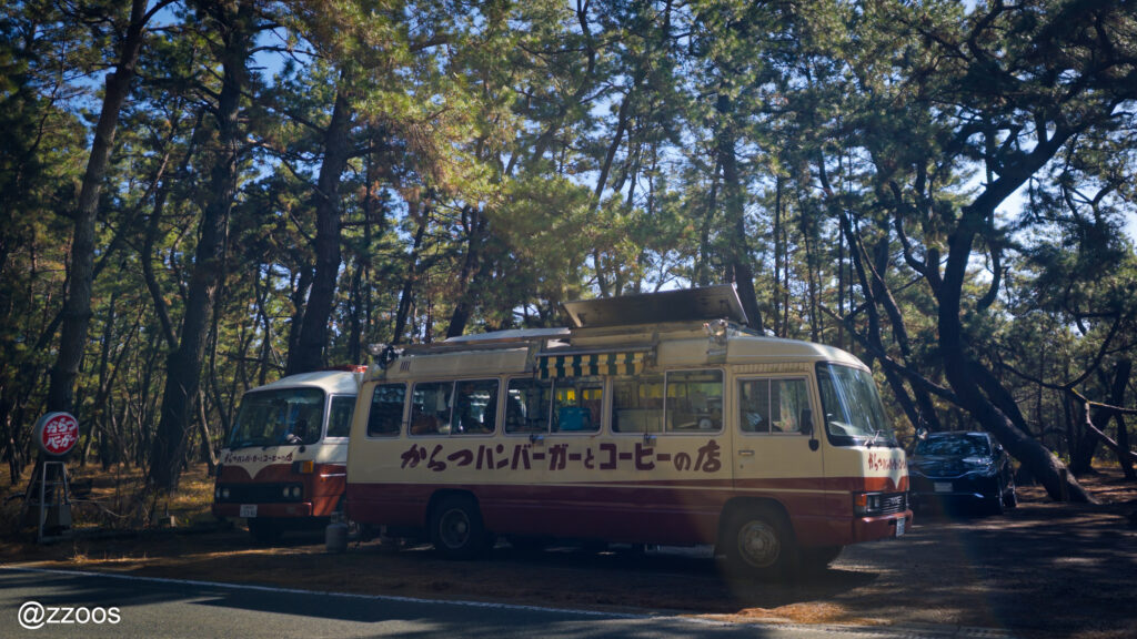 A bus selling Karatsu Burger.