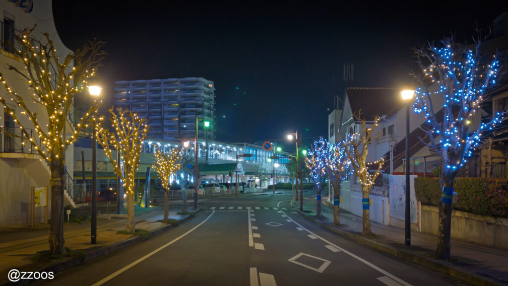 Night view of the street in front of Karatsu Station
