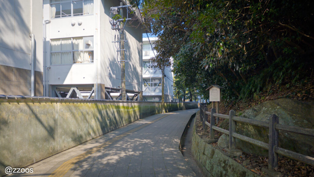 Path toward the elevator around the park