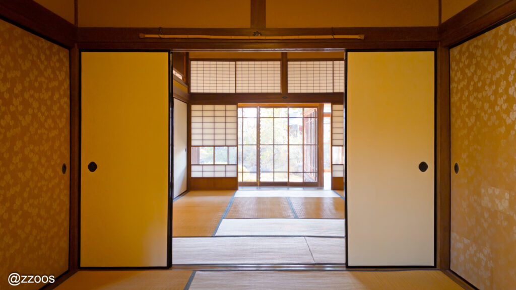 畳をこえて庭を見る風景