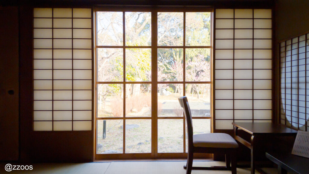 仏壇の部屋から見た庭の風景